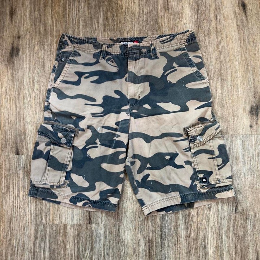 Vintage Y2K Quiksilver camo cargo shorts